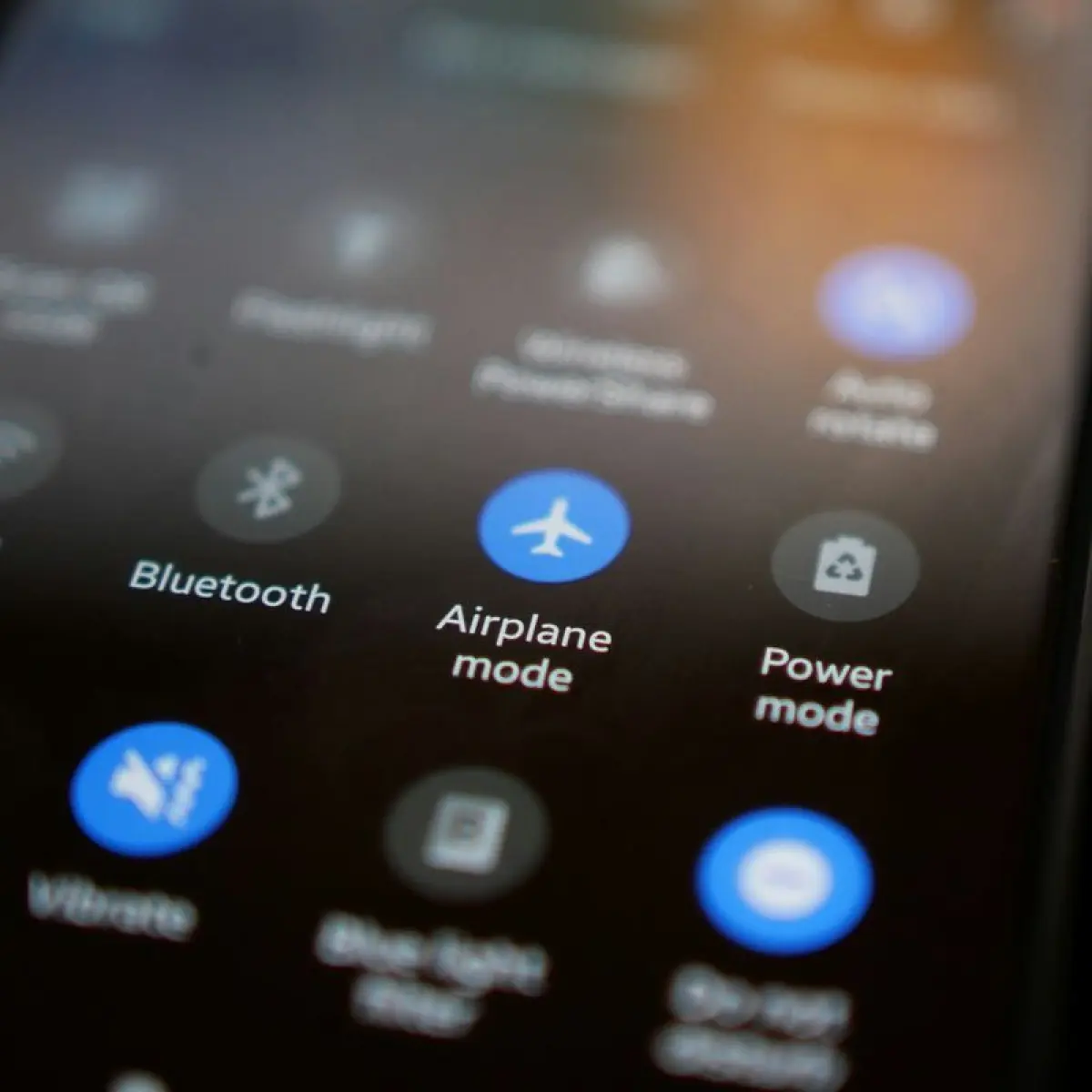 Bukan Sekadar Saat Terbang, Ini Fungsi Rahasia Mode Pesawat di Smartphone Anda