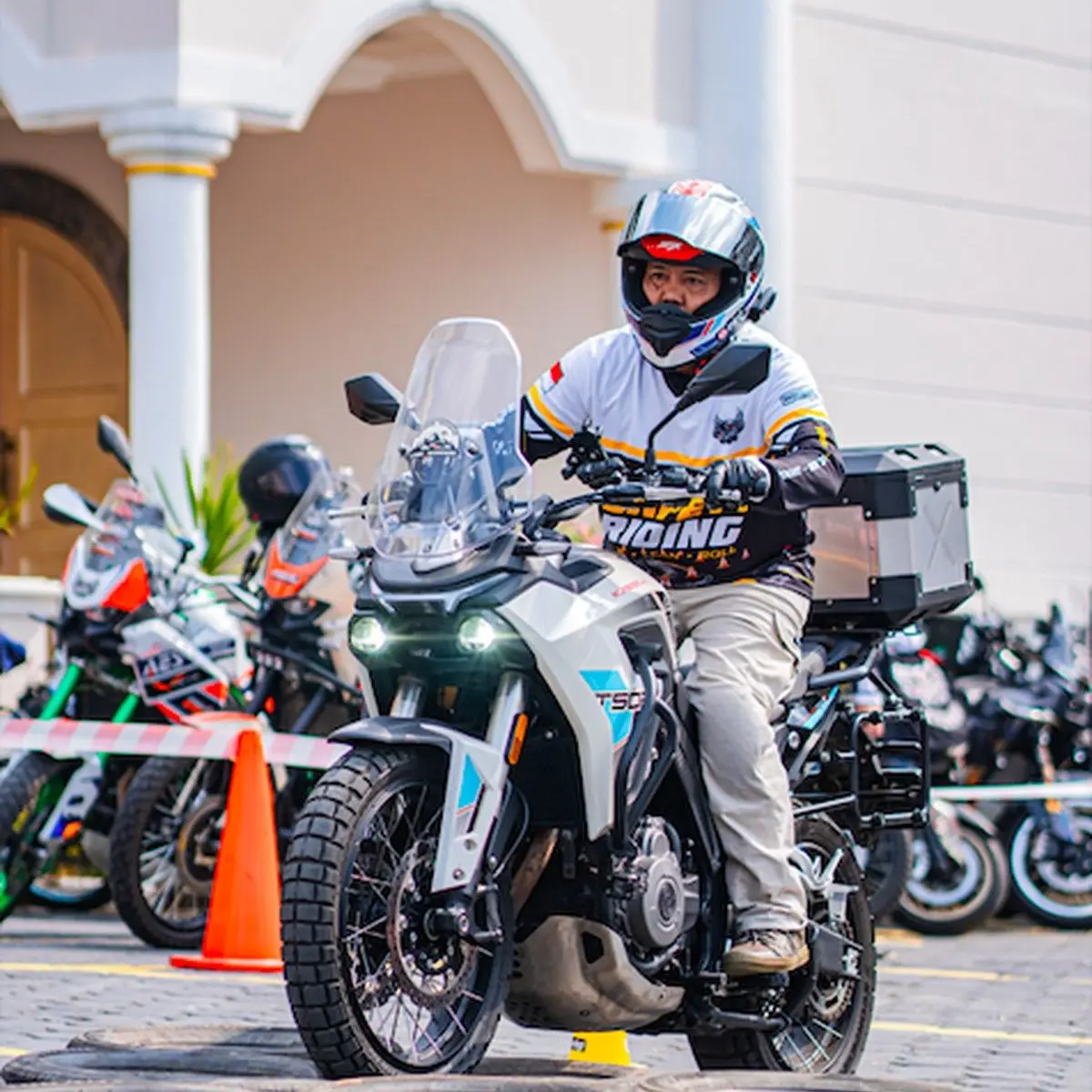 Tingkatkan Kesadaran Keselamatan Jalan, Brotherhood Squad Indonesia Gelar Pelatihan Safety Riding di Puncak