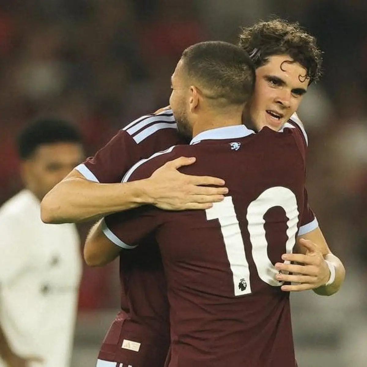 Lawatan Pramusim Aston Villa ke Jakarta: Menilik Kualitas Lapangan GBK dan Antusiasme Suporter