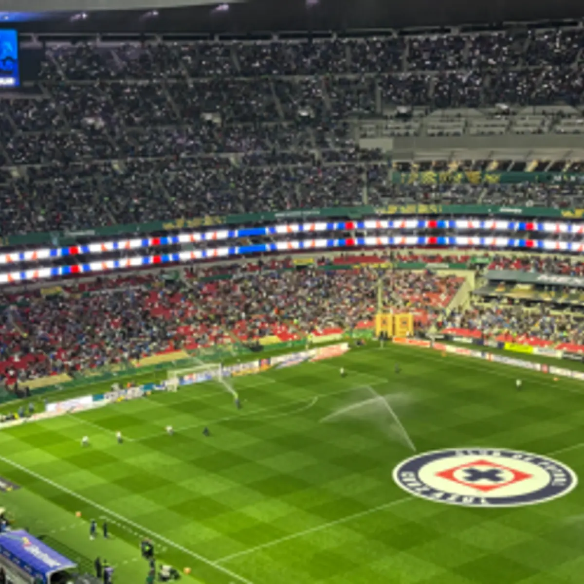 Dinamika Suporter Cruz Azul di Estadio Banorte: Antara Dukungan Emosional dan Kritik Visual