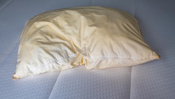 Mengapa Bantal Tidur Anda Berubah Warna Kuning? Simak Penyebab dan Cara Mengatasinya