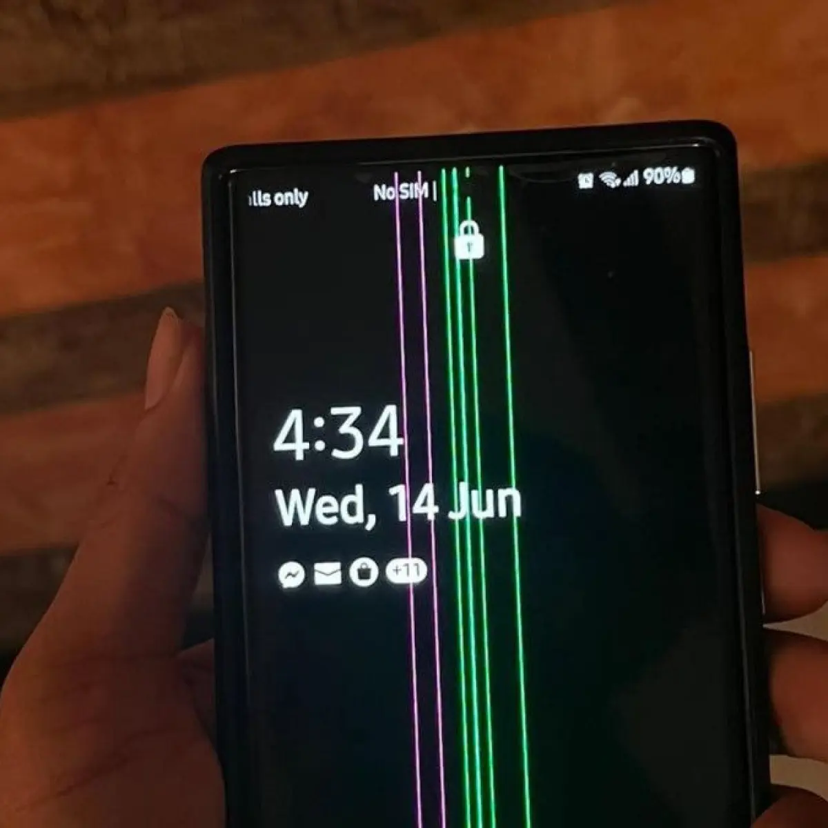 Tips Praktis Menjaga Layar HP Samsung Agar Terhindar dari Masalah Garis Hijau