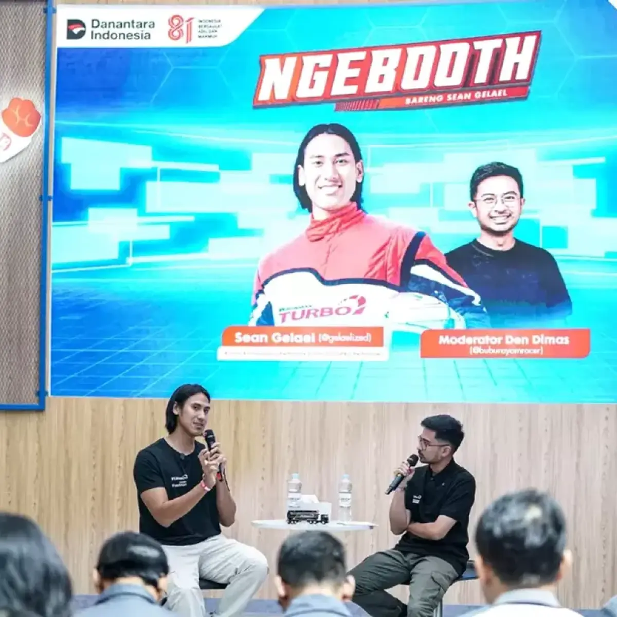 Keseruan Sean Gelael Berbagi Pengalaman Balap Bersama Komunitas di Booth MyPertamina GIIAS 2026