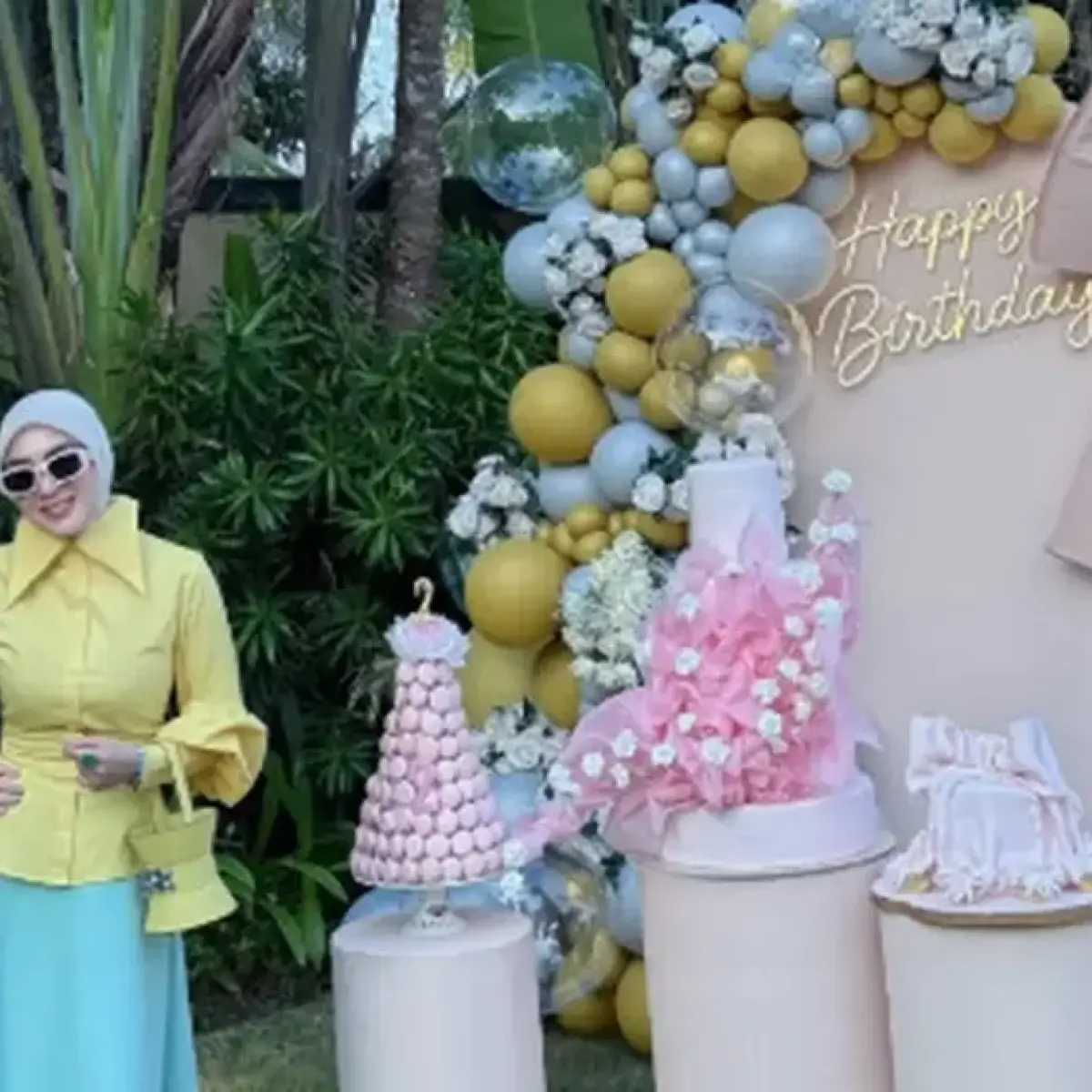 Intip Mewahnya Pesta Ulang Tahun Kedua Baby R dengan Konsep Piknik Keluarga Syahrini