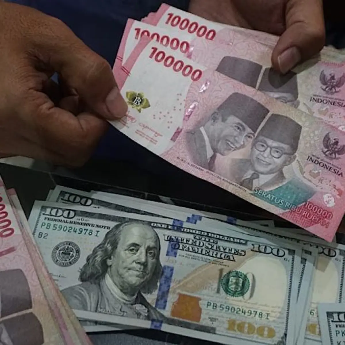 Mengurai Laju Pergerakan Rupiah yang Tertekan hingga Menembus Rp18.023 per Dolar AS