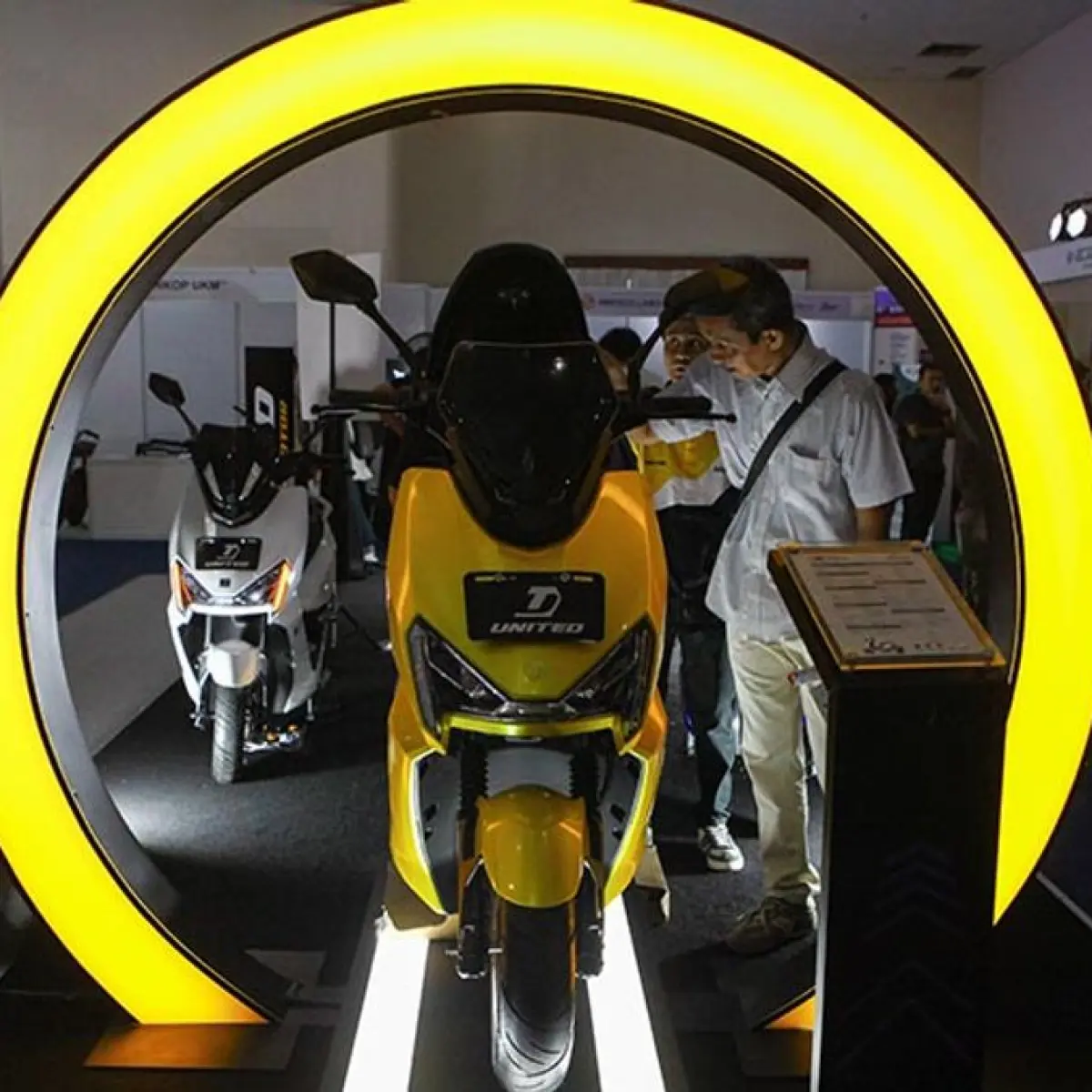 Solusi Kendaraan Ramah Lingkungan: Mengintip Kesiapan Proyek Motor Listrik Nasional dan Stimulus Pemerintah