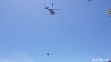 Api Kebakaran Gunung Bromo Dekati Objek Wisata Puncak B29, Upaya Pemadaman Dikerahkan