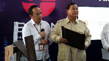 Peneliti BRIN Sukma Surya Kusumah dan Presiden Prabowo Subianto Foto: YouTube Sekretariat Presiden