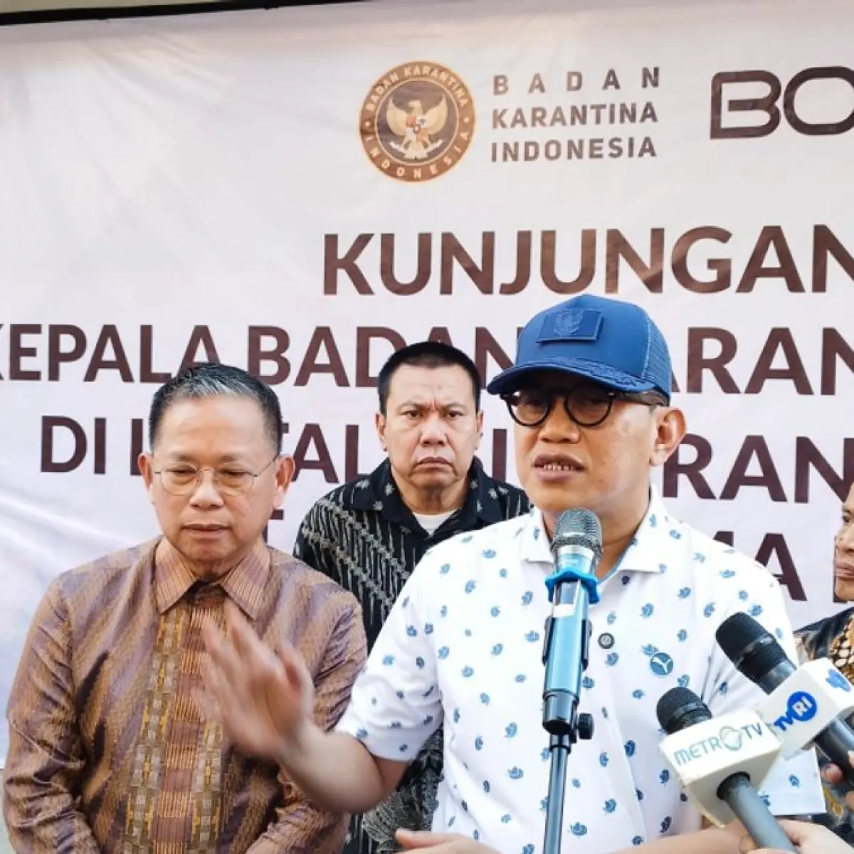 Kepala Badan Karantina Indonesia (Barantin), Abdul Kadir Karding, meninjau implementasi pelayanan karantina ekspor komoditas perikanan di Sulawesi Selatan.(MI/Lina Herlina)