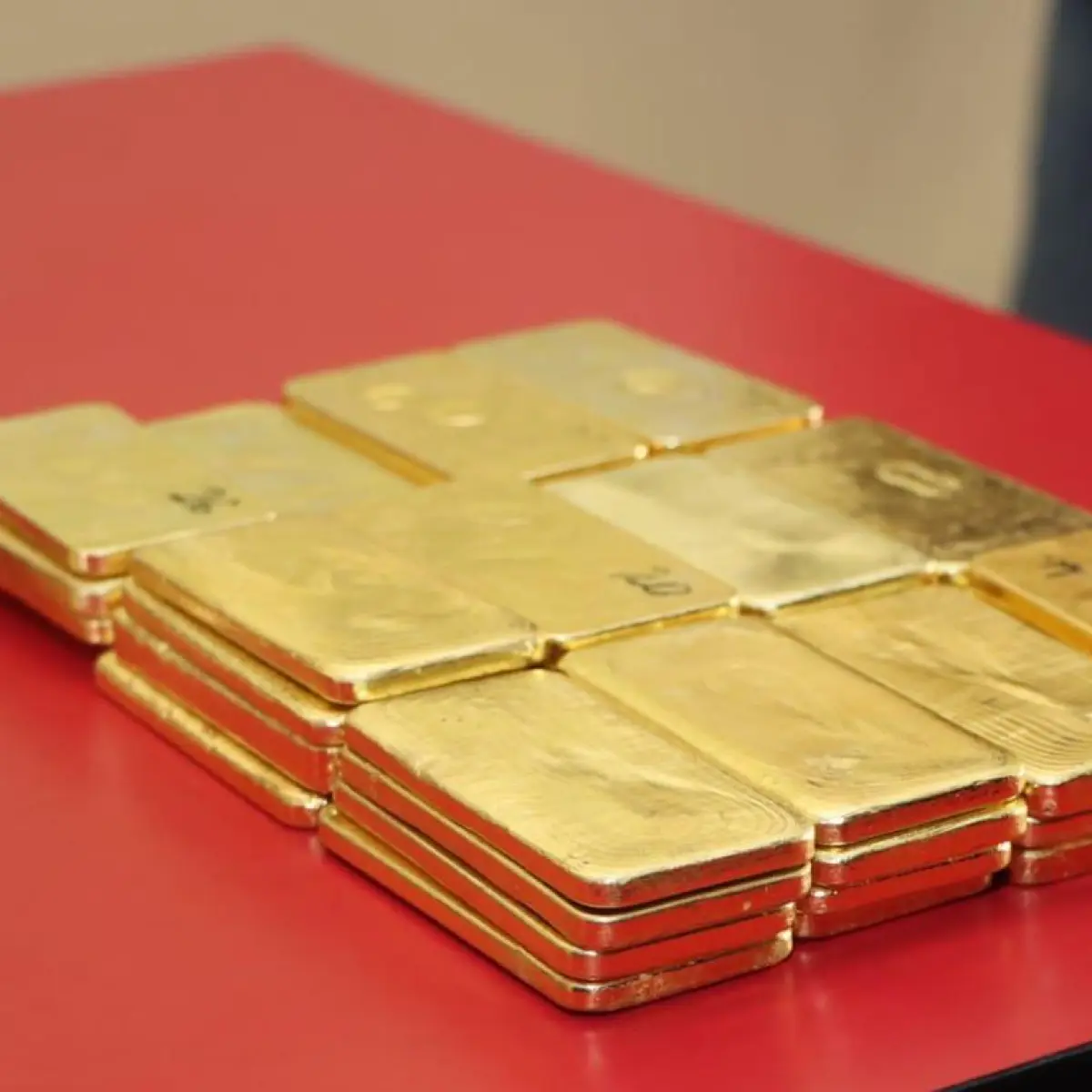 Emas Meroket ke US$ 4.300: Sinyal Peluang Investasi di Tengah Fluktuasi Ekonomi