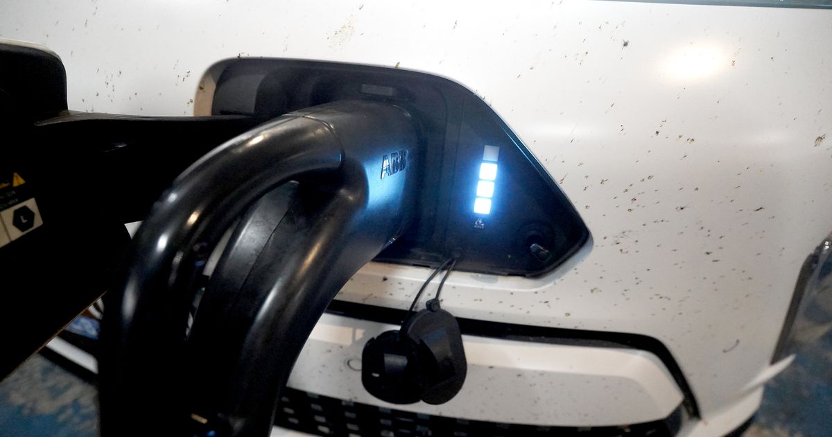 Percepatan Infrastruktur Kendaraan Listrik: ESDM Permudah Izin SPKLU, Target 62.000 Unit di 2030