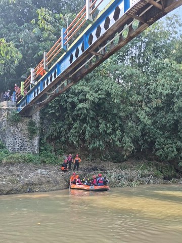 Jembatan Alternatif Rapuh Nyaris Celakai ASN Bogor, Warga Desak Perbaikan Segera