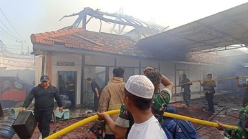 Lapas ngawi terbakar. (Sugeng Harianto/detikJatim)