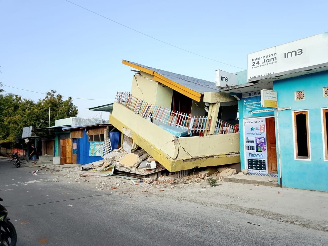 Gempa M7,7 Guncang NTT: Ribuan Warga Mengungsi, Potensi Tsunami Menghantui