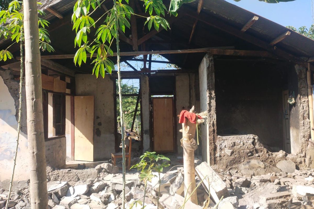 Kondisi pasca gempa magnitudo 7,7 di Kecamatan Lambaleda Utara, Kabupaten Manggarai Timur, Nusa Tenggara Timur (NTT), pada Minggu (16/8/2026).(KOMPAS.COM/Markus Makur)