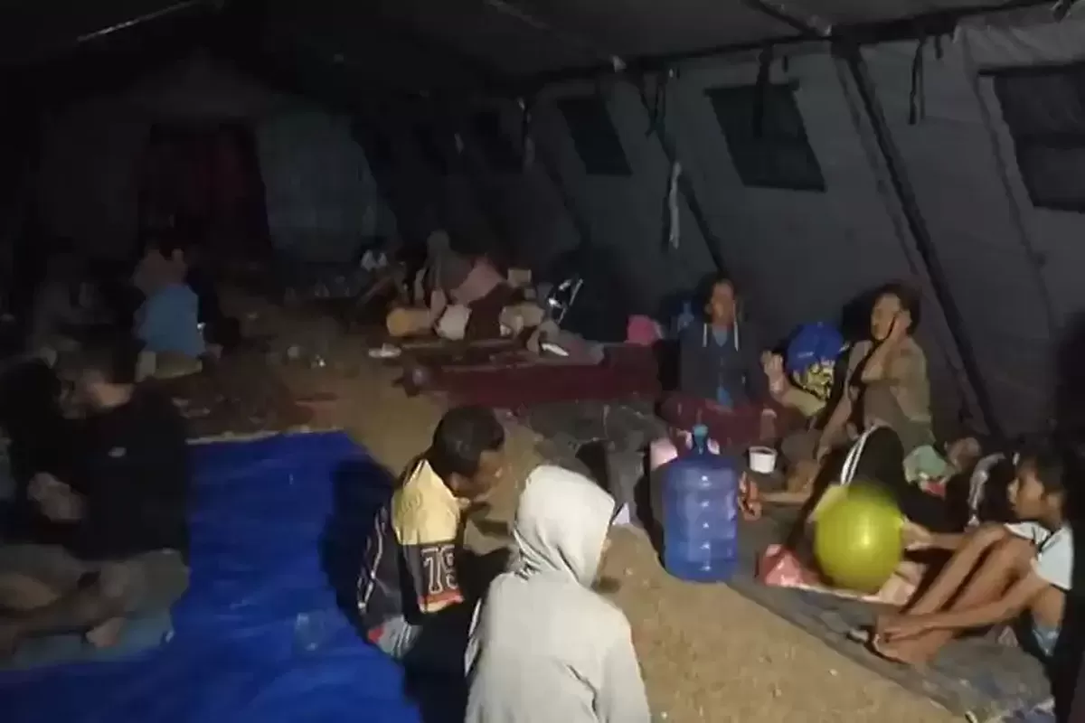 Warga Flores Terjebak di Pengungsian Darurat, Empat Hari Tanpa Pasokan Makanan dan Obat
