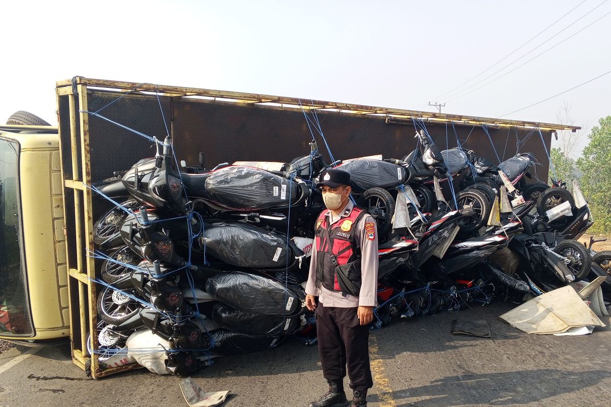 Kabut Asap Karhutla, Tabrakan Maut Dua Truk di Trans Kalimantan Akibat Jarak Pandang Terbatas