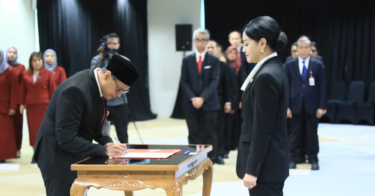 OJK Lantik Deputi Komisioner Baru untuk Tata Kelola Bursa Mineral Strategis