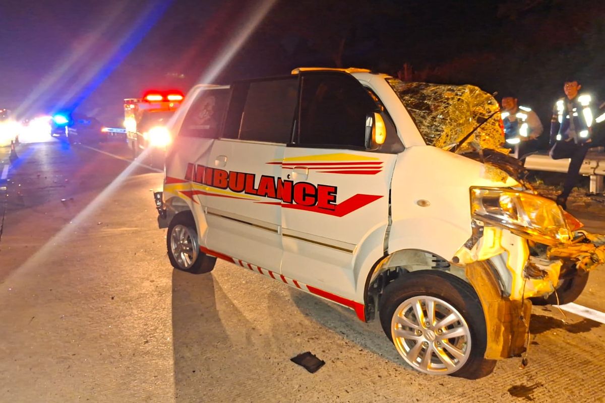 Maut Menyelimuti Tol Batang: Ambulans Pengangkut Jenazah Terlibat Kecelakaan Maut, Tiga Nyawa Melayang