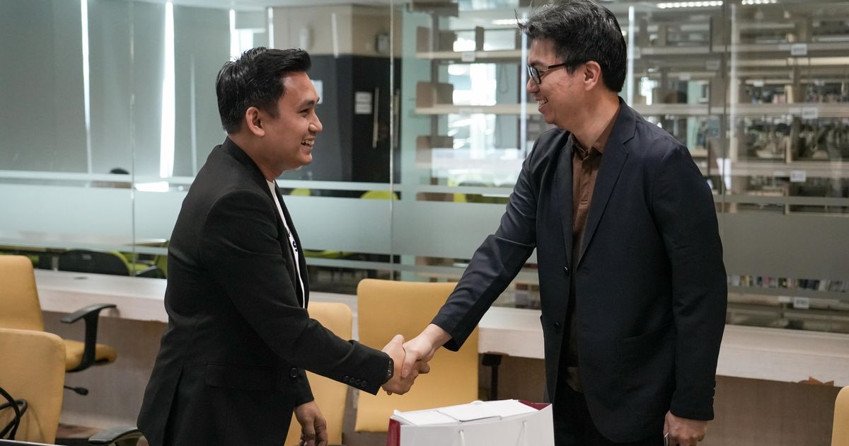 Profesor Termuda Raih Rekor MURI, Kini Perkuat Hukum Bisnis Com