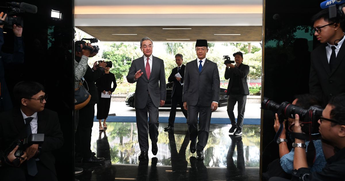 Menlu Sugiono dan Wang Yi Bahas Masa Depan Proyek Kereta Cepat Whoosh