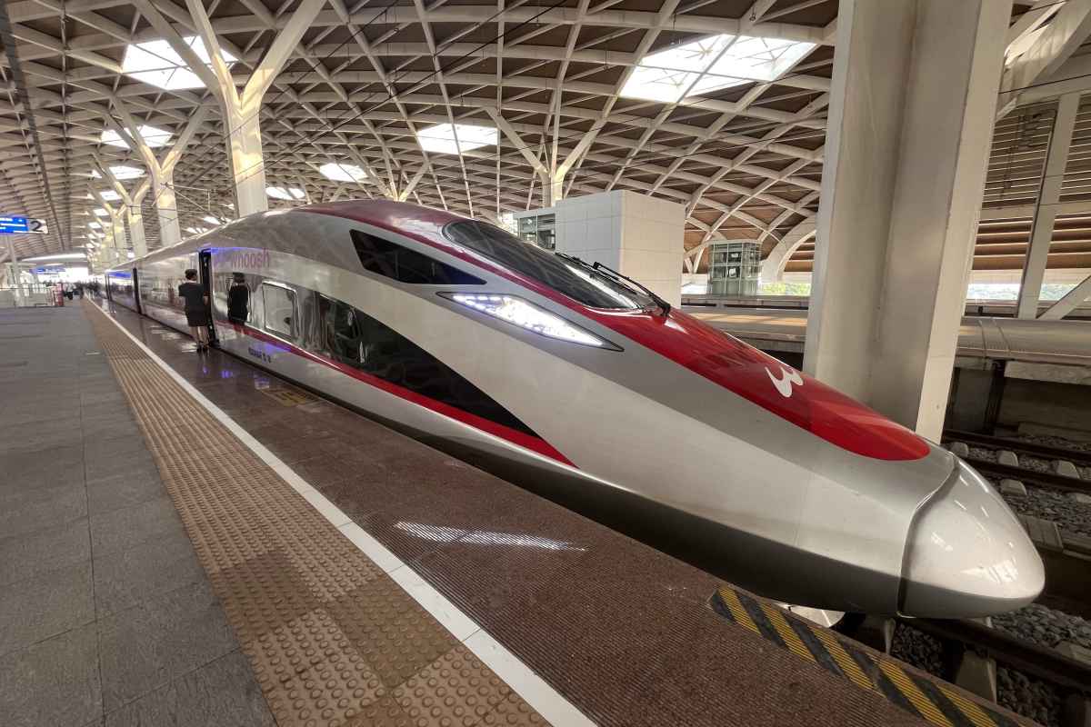 Menakar Strategi Pemerintah Mengamankan APBN di Balik Tantangan Finansial Proyek Kereta Cepat Whoosh